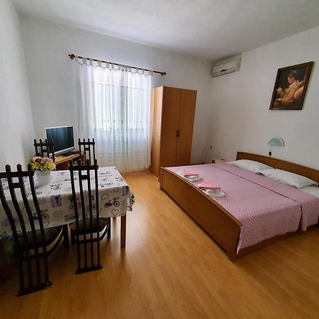 Apartments - Buffet 2B スヴェティ・ユライ 部屋 写真