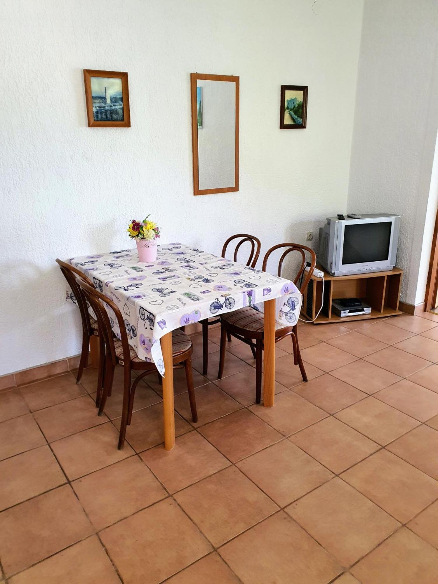 Apartments - Buffet 2B スヴェティ・ユライ 部屋 写真