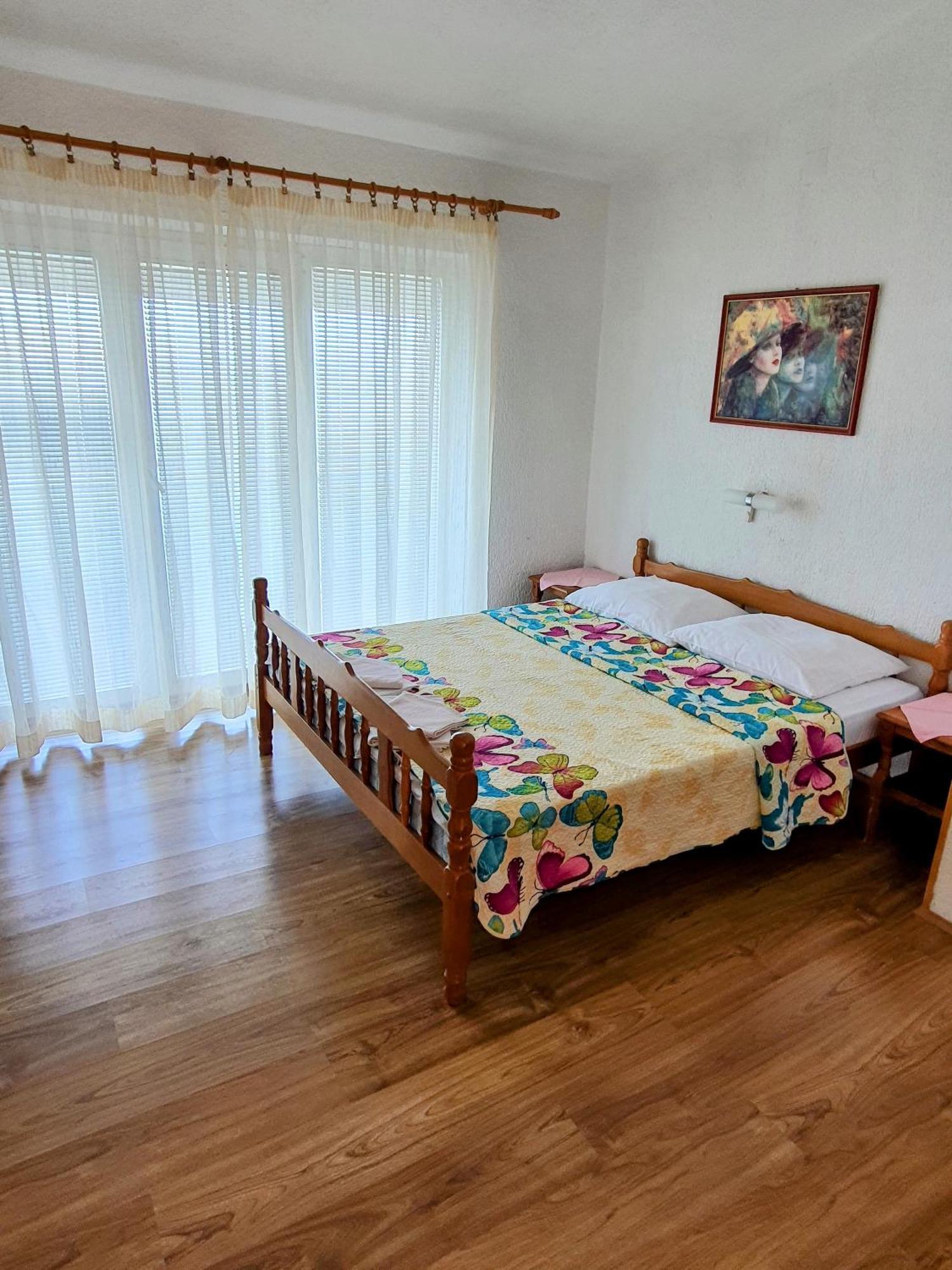 Apartments - Buffet 2B スヴェティ・ユライ 部屋 写真