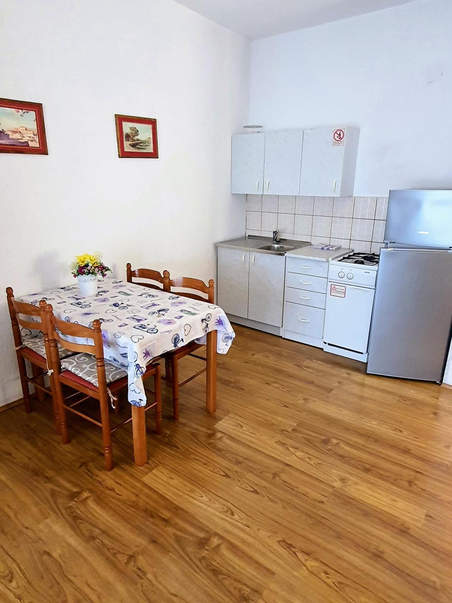 Apartments - Buffet 2B スヴェティ・ユライ 部屋 写真